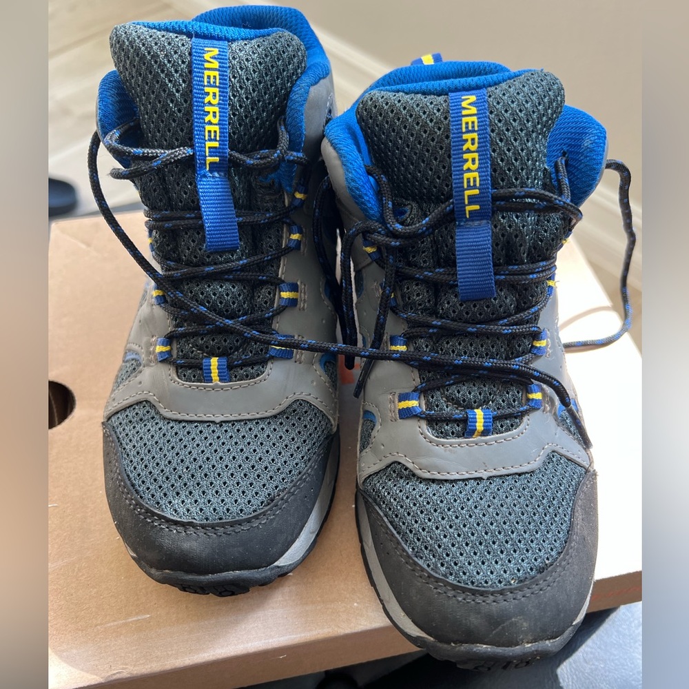 Merrell boys hiking boots. Waterproof size 2